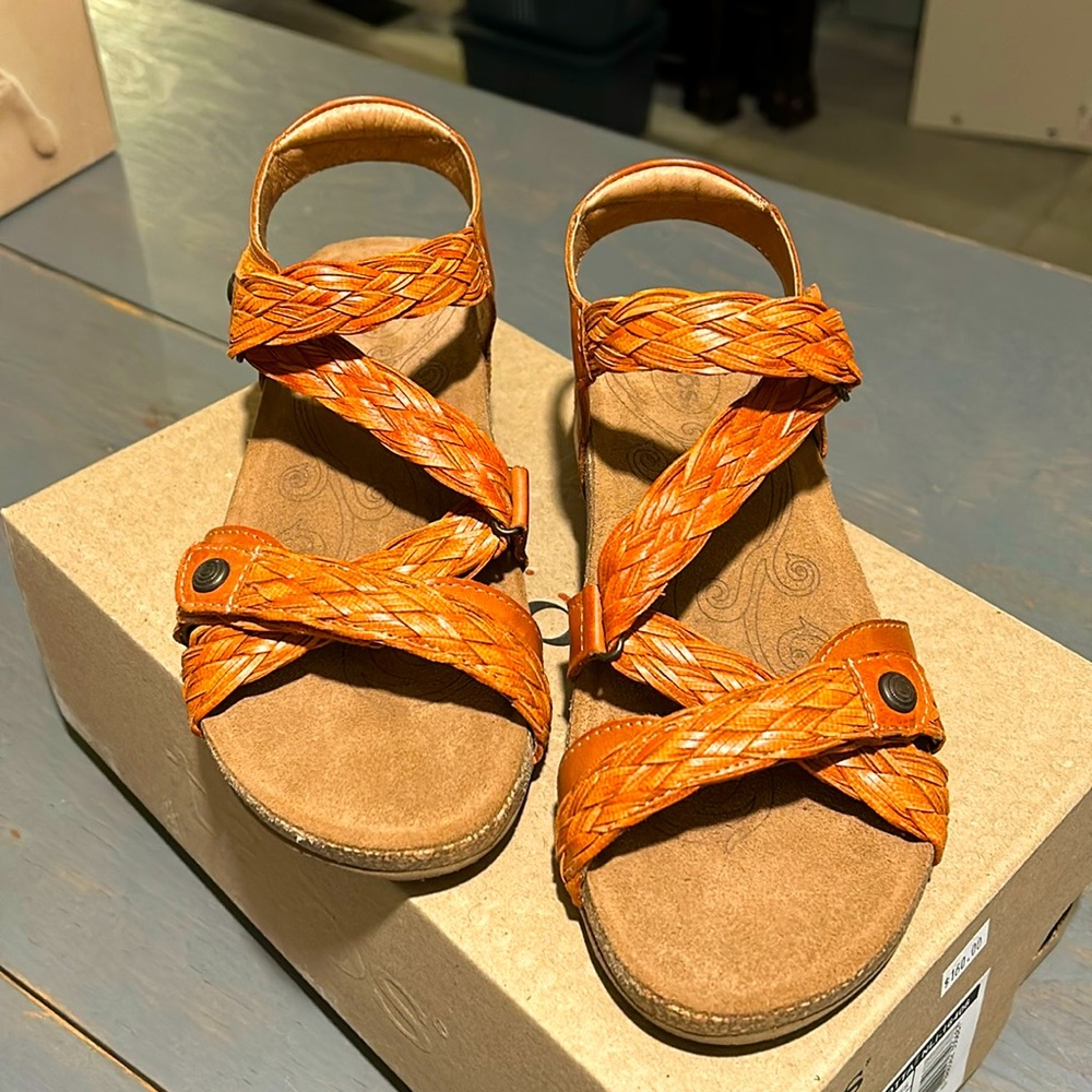 Taos Newlie Leather Sandals in Terracotta
